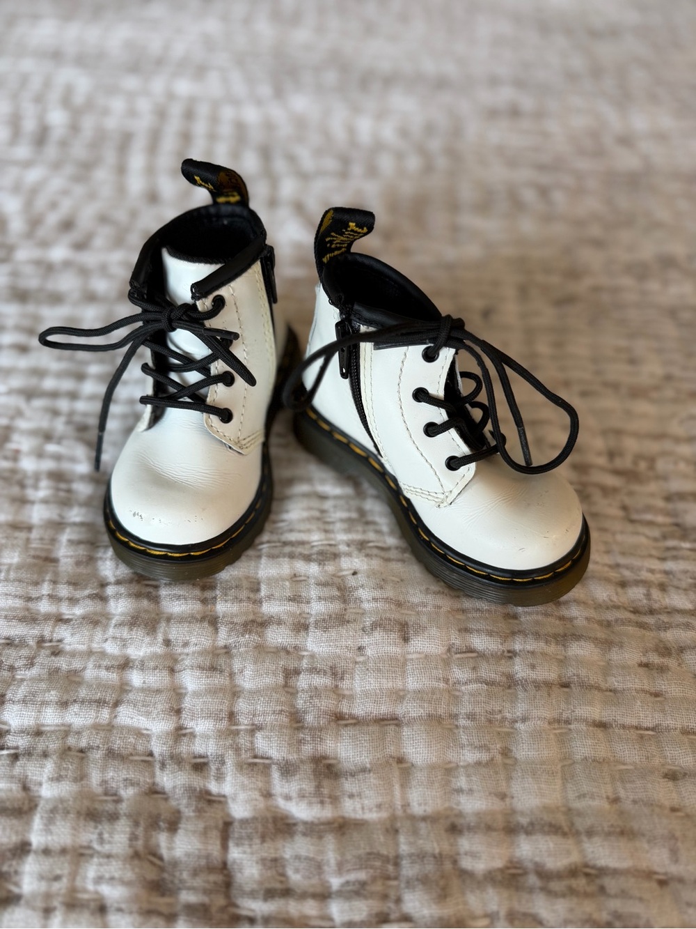 DR. MARTENS Boots